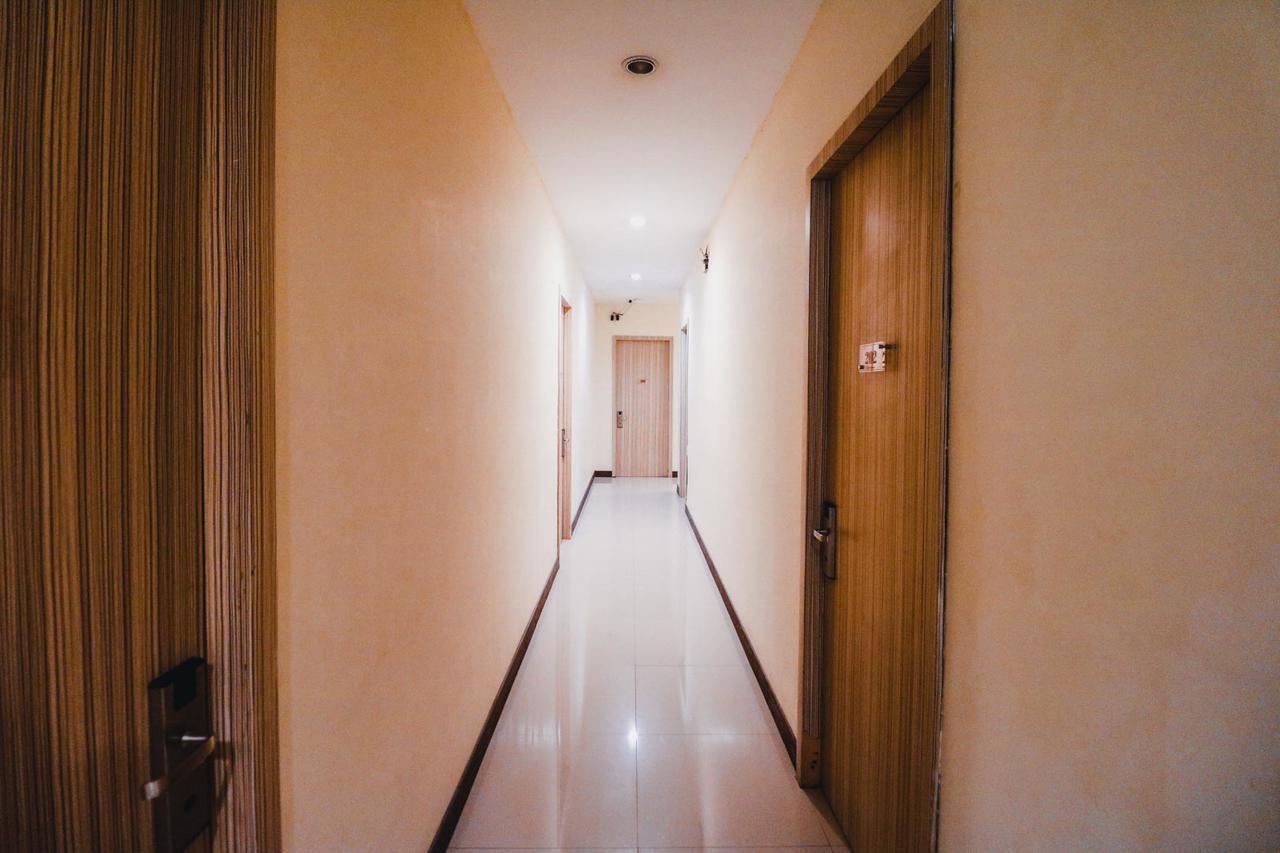 Reddoorz Plus Near Sultan Hasanuddin Airport Macasar Exterior foto