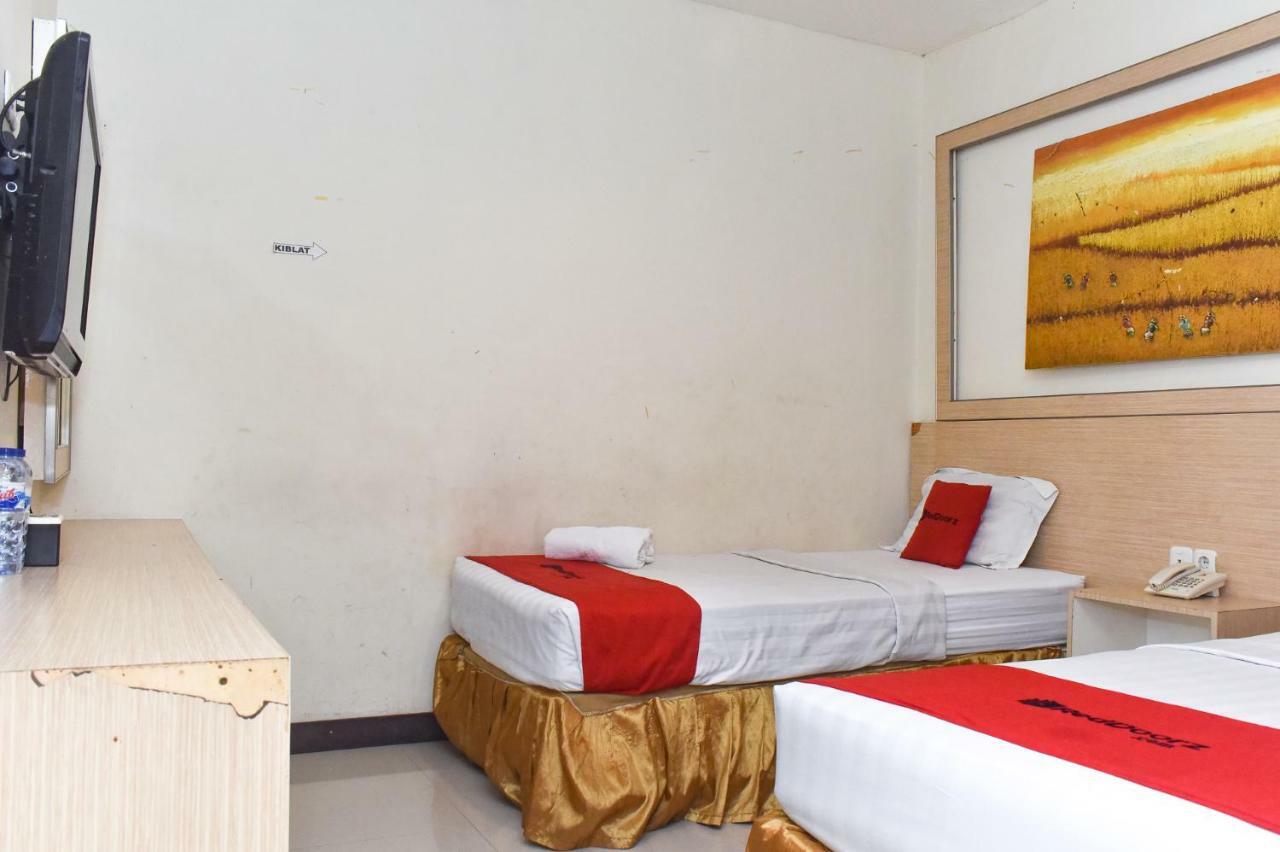 Reddoorz Plus Near Sultan Hasanuddin Airport Macasar Exterior foto
