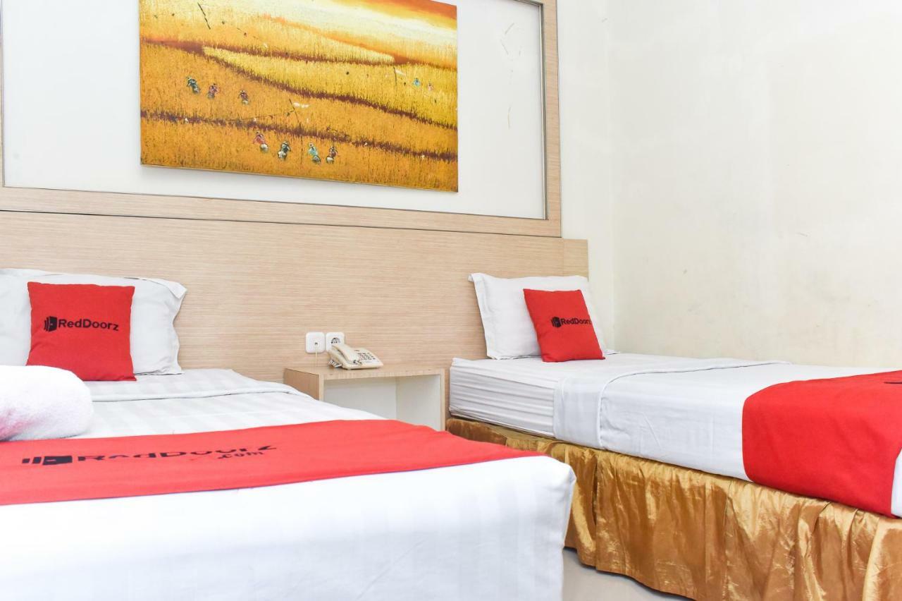 Reddoorz Plus Near Sultan Hasanuddin Airport Macasar Exterior foto