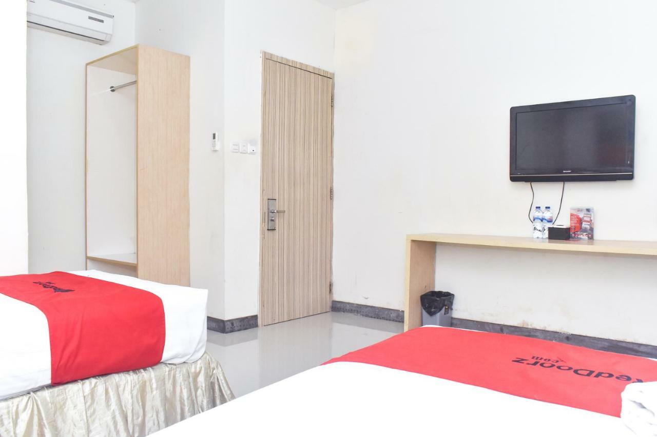 Reddoorz Plus Near Sultan Hasanuddin Airport Macasar Exterior foto