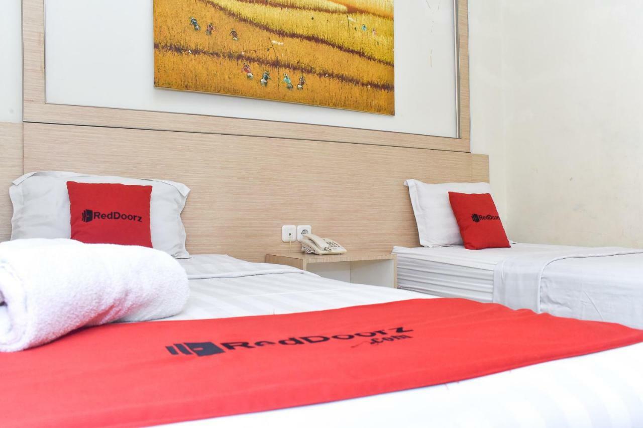 Reddoorz Plus Near Sultan Hasanuddin Airport Macasar Exterior foto
