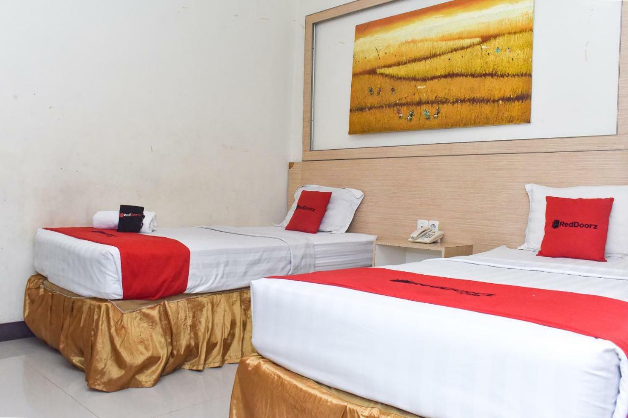 Reddoorz Plus Near Sultan Hasanuddin Airport Macasar Exterior foto