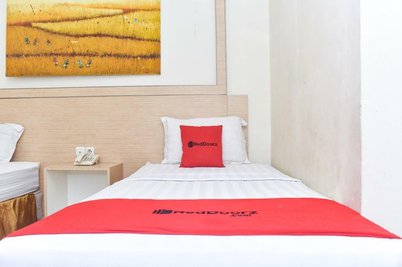 Reddoorz Plus Near Sultan Hasanuddin Airport Macasar Exterior foto